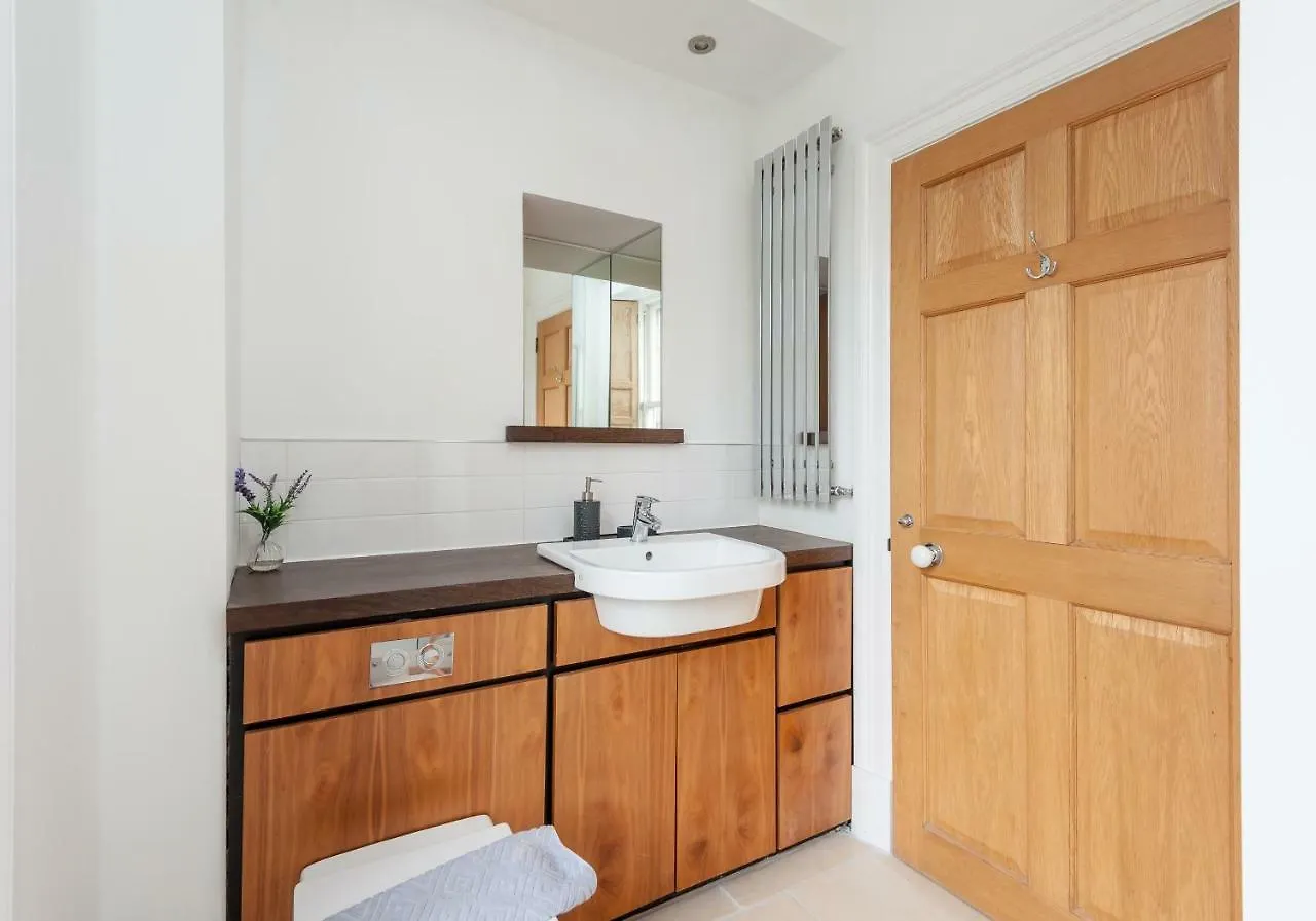 The Lochside House Residence Edinburgh Holiday home